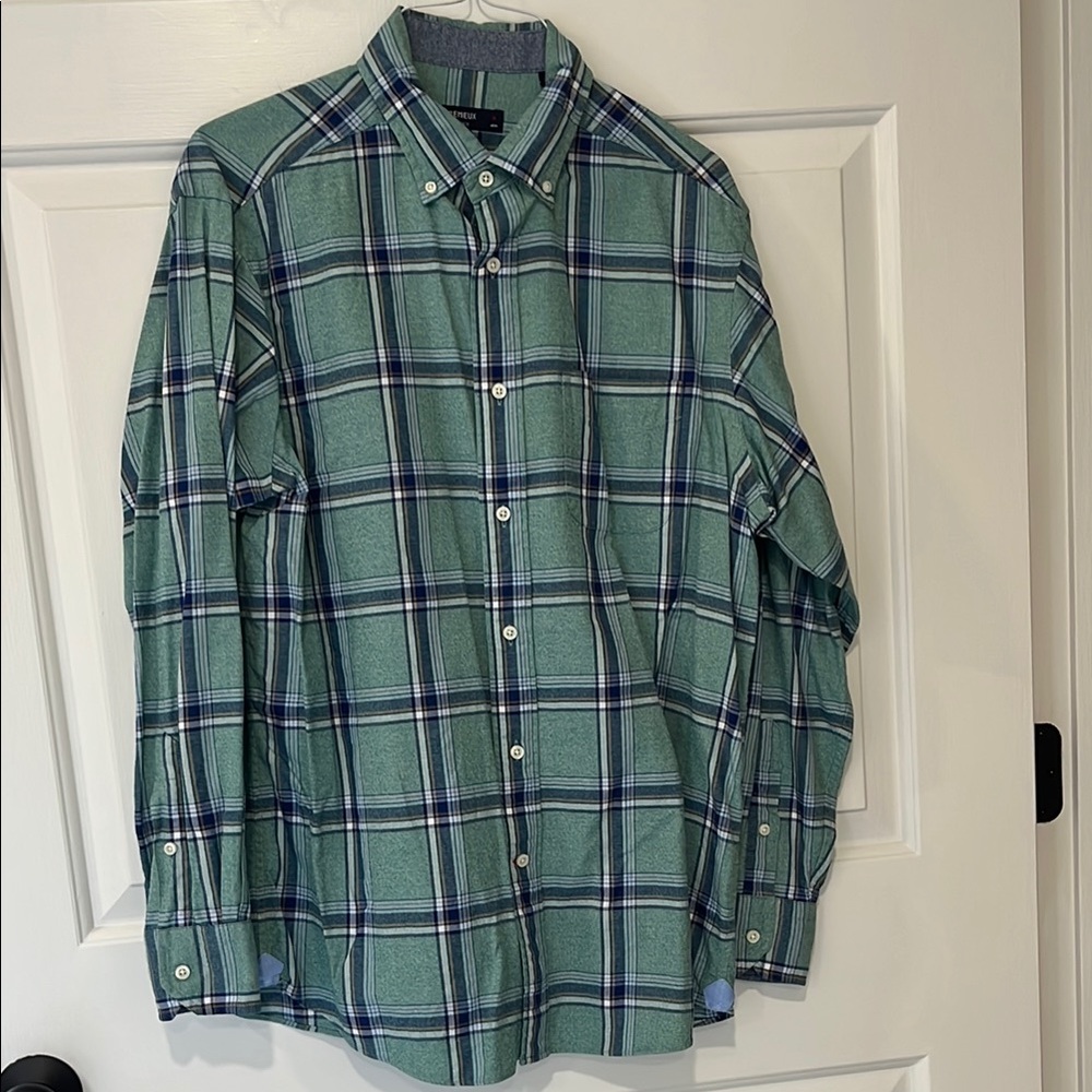 Casual Button Down Shirt in Green with Plaid Pattern Excellent Condition